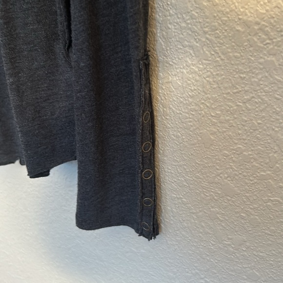 Women’s We The Free gray vneck tshirt in a small - Picture 5 of 5